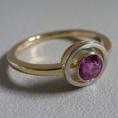 Bicolor gouden ring met robijn